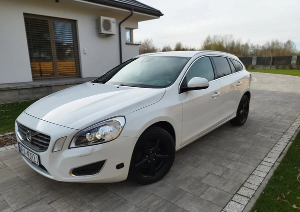 Volvo V60 cena 39800 przebieg: 240000, rok produkcji 2013 z Pionki małe 232